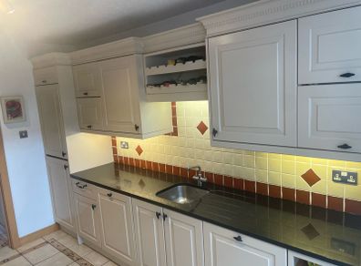 Large Painted Shaker Kitchen Black Granite Worktops Rangemaster