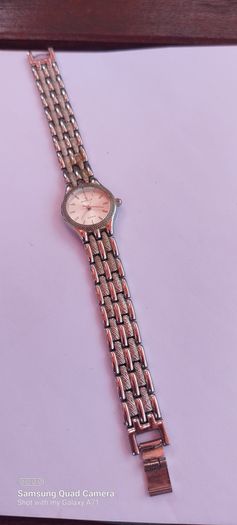 ladies watch swing quartz ,working prefect,,price includes post to anywhere in Ireland thank you, see pictures for condition, used