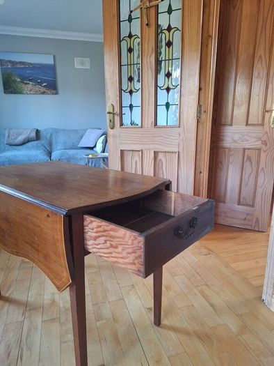 Pembroke Drop-Leaf Table