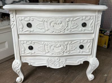 Louis XV / French Provincial Style Bedroom Drawer Chest