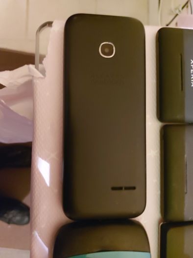 25 Mobile phones in very good cosmetic condition but have no Batterys