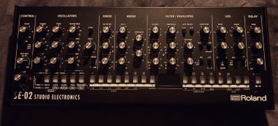 Roland SE-02 Analog Synthesiser
