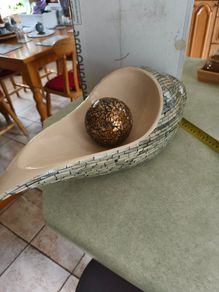 Large shell Vietnamese mother of pearl and lacquer decorative home accessories . handicraft products made in vietnam