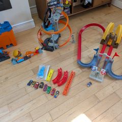 Hot Wheels car tracks and cars