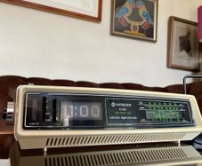 Vintage Rare Hitachi KC 550E Hitachi FM AM Solid State Digital Flip Clock Radio Alarm 1970s