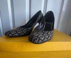 Fendi shoes - sz 39