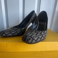 Fendi shoes - sz 39