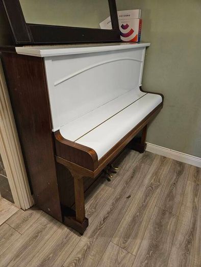 upright piano