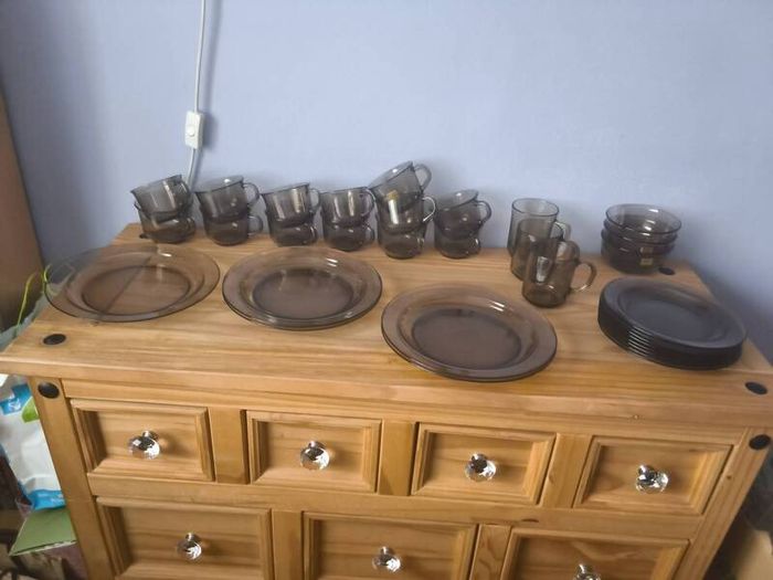 Glass crockery