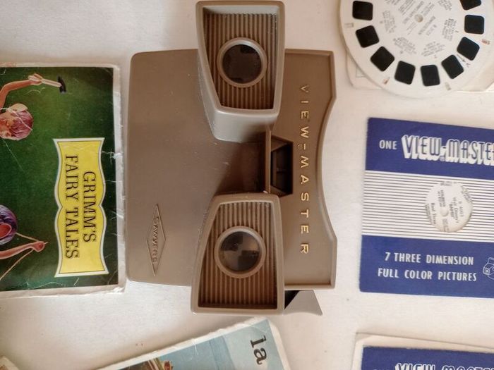 Vintage Belgian View Master with Large Selection of Discs