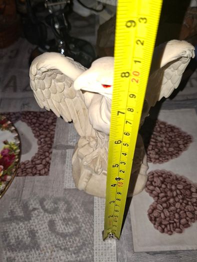 Up for sale is a Vintage Majestic White Eagle figurine Sculpture. Beautifully Powerful Talons