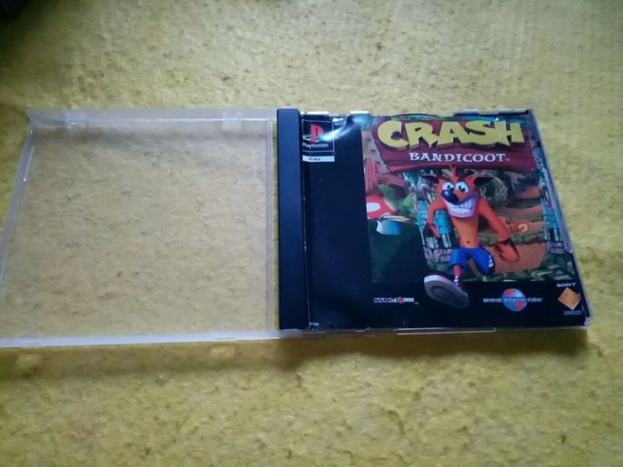 Crash Bandicoot PlayStation 1 Ps1 PlayStation 2 ps2 games Original Pal version