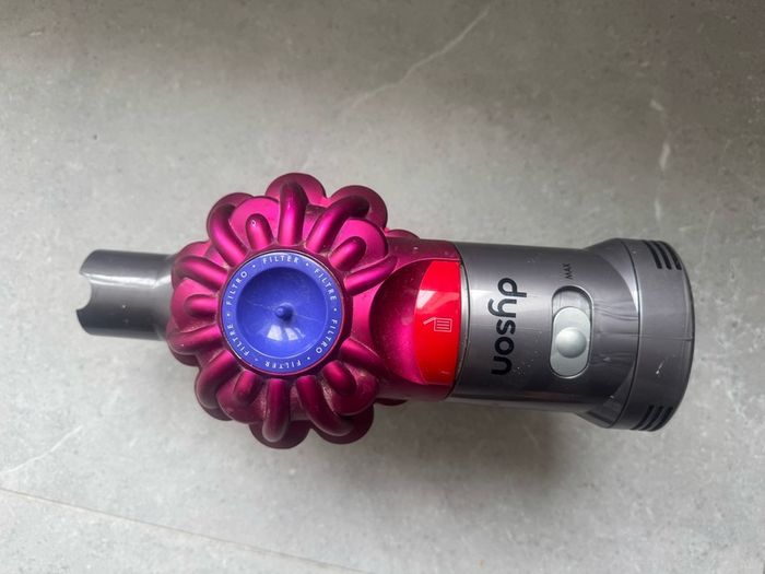 dyson (free shipping) v7 motorhead (not working) can be used for spares