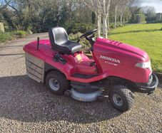 Honda ride-on lawnmower HF2417K4 (2017)