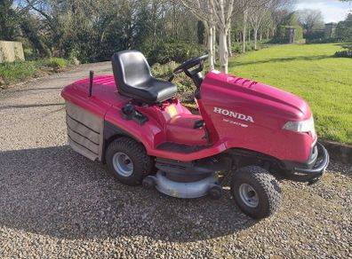 Honda ride-on lawnmower HF2417K4 (2017)