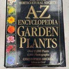 The Royal Horticultural Society (RHS) A-Z Encyclopedia of Garden Plants (Hardback)
