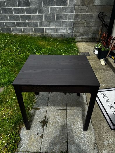 Extendable Dining Table with 2 Chairs