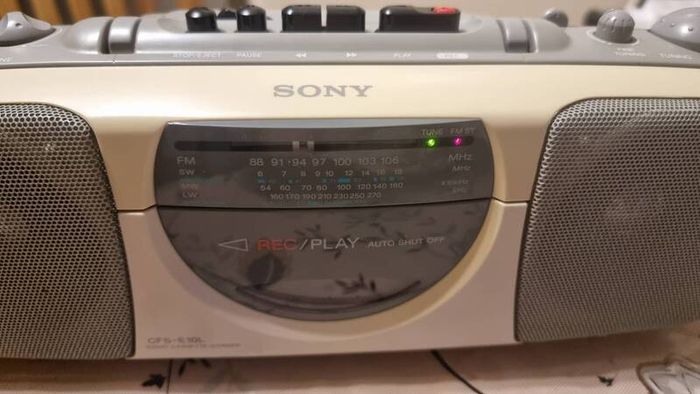From 1993 Sony CFS-E10L, Works perfect.