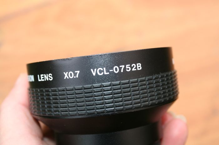 Sony VCL-0752B Wide Conversion Lens X0.7X with 52mm thread AUX