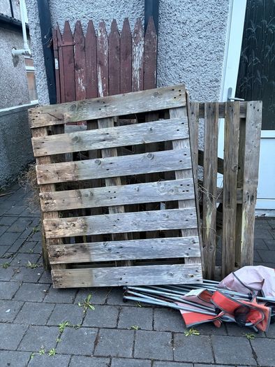 4 x large pallets