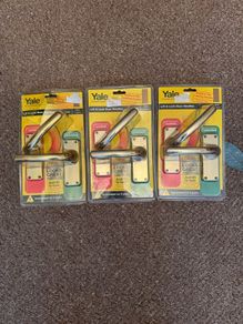 YALE Lift and Lock Door Handles - set of 3