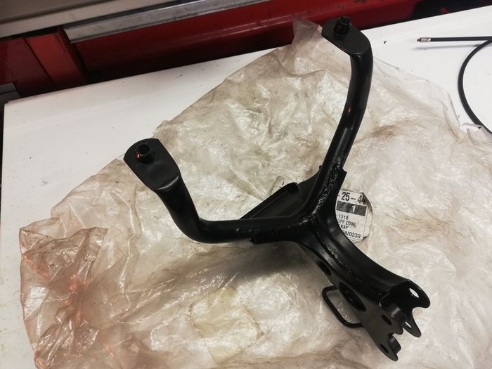 Kawasaki ZXR400 fairing bracket