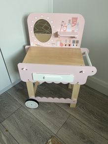 girls vanity