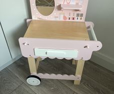 girls vanity