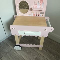girls vanity
