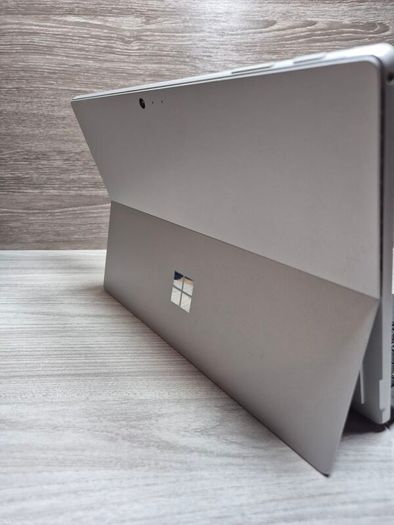 Microsoft Surface Laptop (1769) i5-7300U 8GB RAM 256GB SSD Windows 11