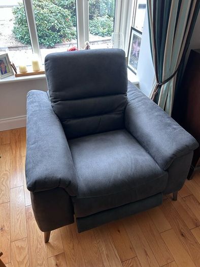 Recliner Sofa - Excellent condition