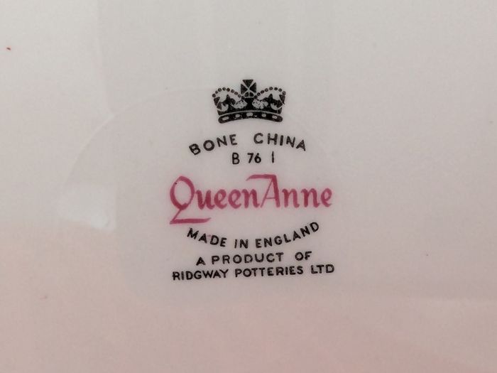 Queen Anne Bone China, tea set for 4 person, contains 11 pcs, including 4 tea cups, 4 saucers, a milk jar, a sugar bowl and a cookie serving plate 22cm. Impeccable conditions, looks like a new one, any scratches, cracks or cips.