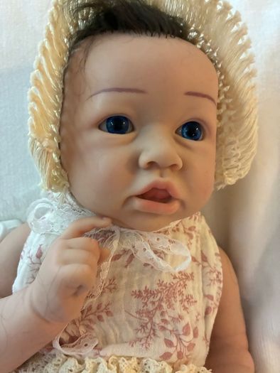 doll.       Very cute full bodied silicone reborn doll
