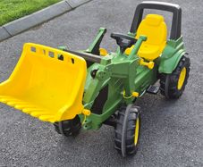 Toy John Deere pedal tractor