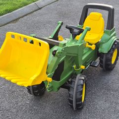 Toy John Deere pedal tractor