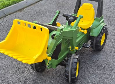 Toy John Deere pedal tractor