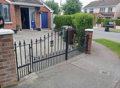 Extended Gates with bifold hinge