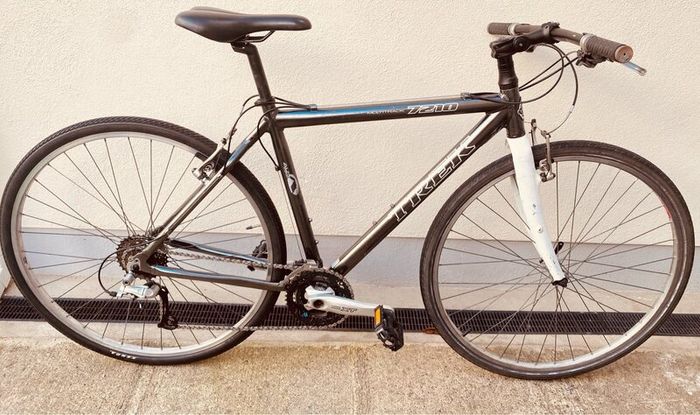 Trek Multitrack 7210 Hybrid Bike  Large 250