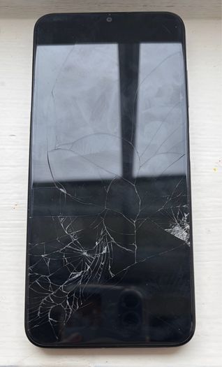 Job lot of 12 phones, 6 phone cases and 6 loose parts