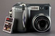 Nikon Coolpix 885 retro digital camera