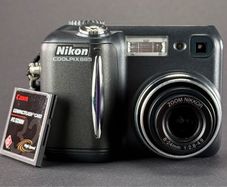 Nikon Coolpix 885 retro digital camera