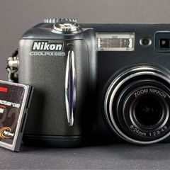 Nikon Coolpix 885 retro digital camera