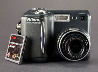 Nikon Coolpix 885 retro digital camera
