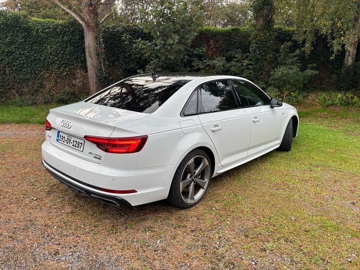 2019 Audi A4 Quattro (LOW KMS)