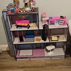 Doll House with accessories coolock Dublin 17