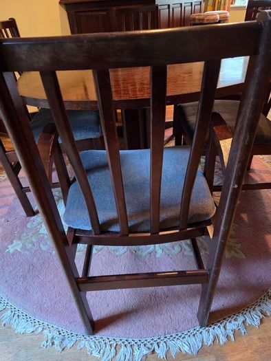Mahogony Dining room table and 6 chairs