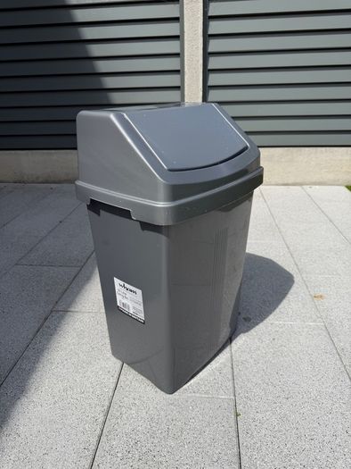 Rubbish & compost bins