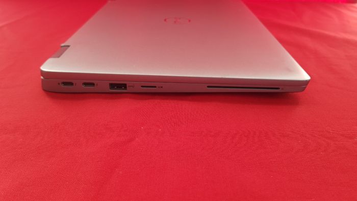 Dell Latitude 5330,2 in 1 touch screen, i7 Cpu (12th gen), 16 GB Ram, 1 TB Storage (SSD).