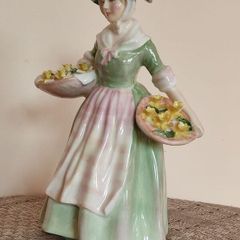 Vintage Royal Doultot porcelain figurine DAFFY DOWN DILLY. Mint condition.
