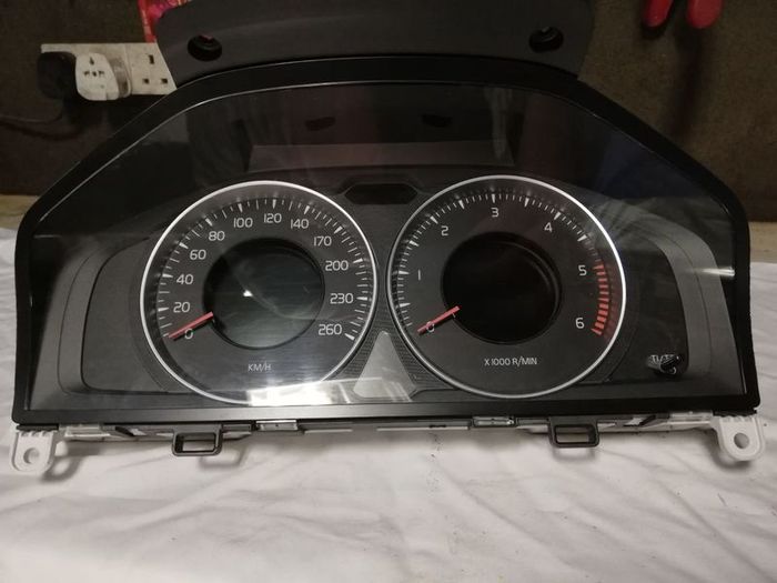 Volvo S60/V60 2011 instrument cluster